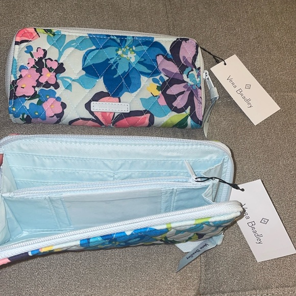 🎉HP🎉New! Vera Bradley Quilted Accordion Zip Around Wallet Marian Floral💙🌸🍃 - Picture 3 of 11